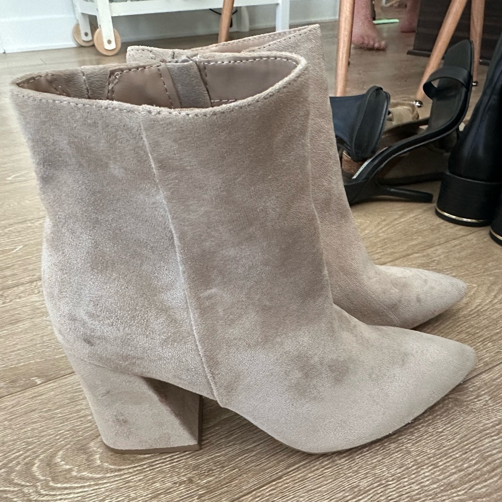 Elegant Suede Ankle Boots - Tan